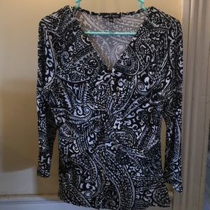 Black and white to with scrunching in middle